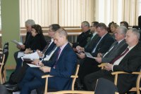 Debata o mapach zagrożeń w sali sesyjnej Starostwa Powaitu Cieszyńskiego