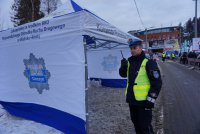 Policjanci zabezpieczali skoki narciarskie