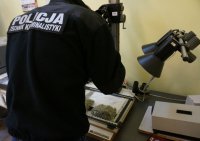technik kryminalistyki zabezpiecza narkotyki