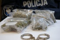 Zabezpieczone narkotyki (marihuana) przez policjantów