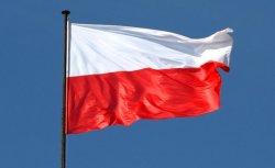 flaga państwa Polskiego na maszcie